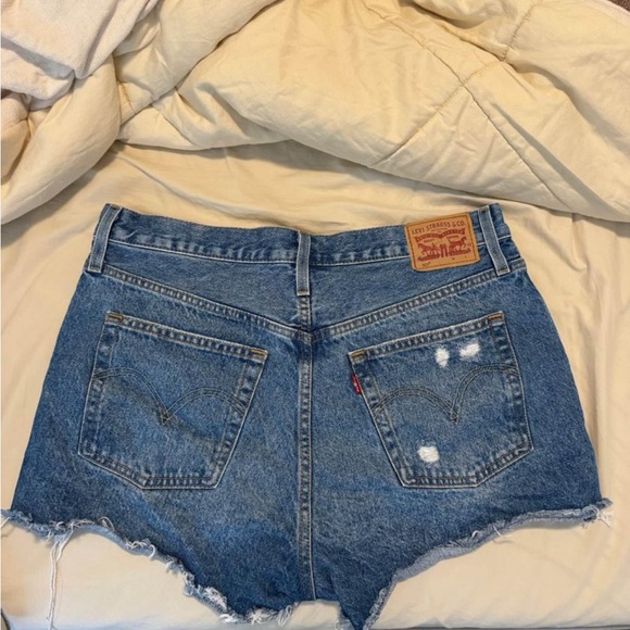 Levi 501 Jean shorts - Picture 2 of 3